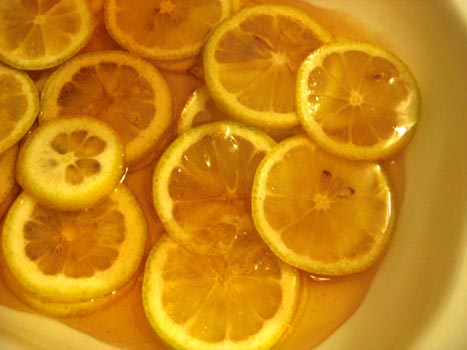 Predlog slatkiša - kriške limuna potopljene u med